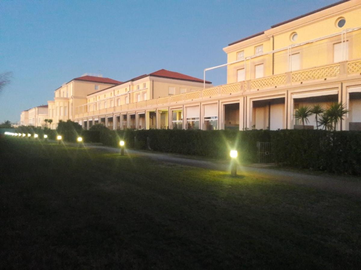Sea Beach Relax Tirrenia Exterior photo